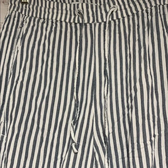 Onia White and Navy Vertical Stripe Linen Shorts - Picture 5 of 7